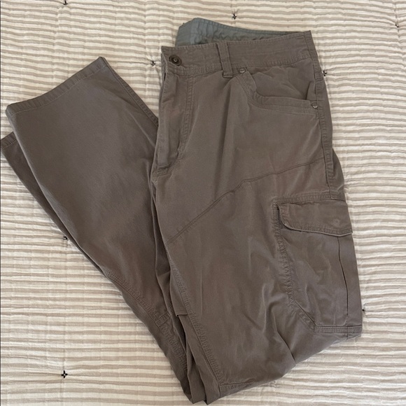 Kuhl Men’s Renegade Cargo Pant in Khaki - Picture 6 of 6